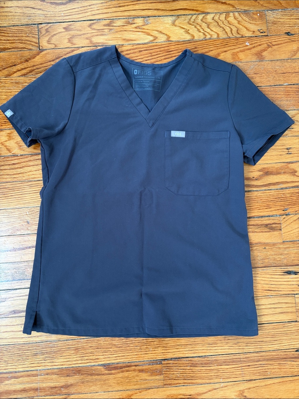 FIGS Women’s Livingston Scrub Top V-Neck - XS - Charcoal Gray